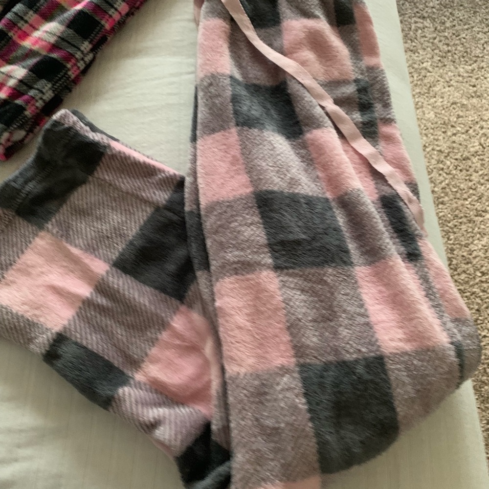 PJ’s - Picture 4 of 6